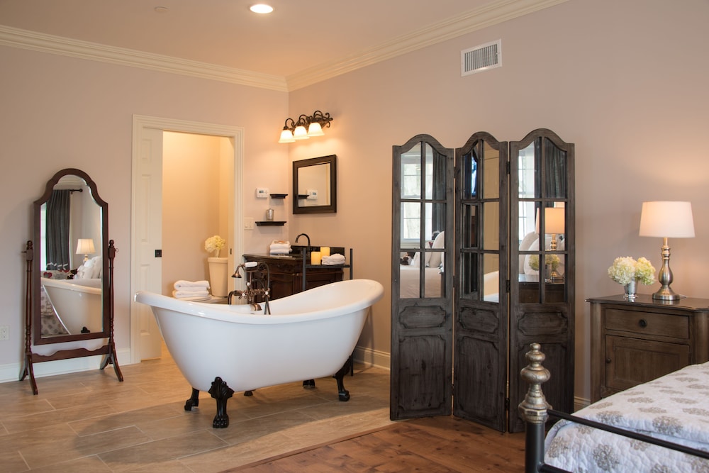 Caldwell House Bed &amp; Breakfast 45/50