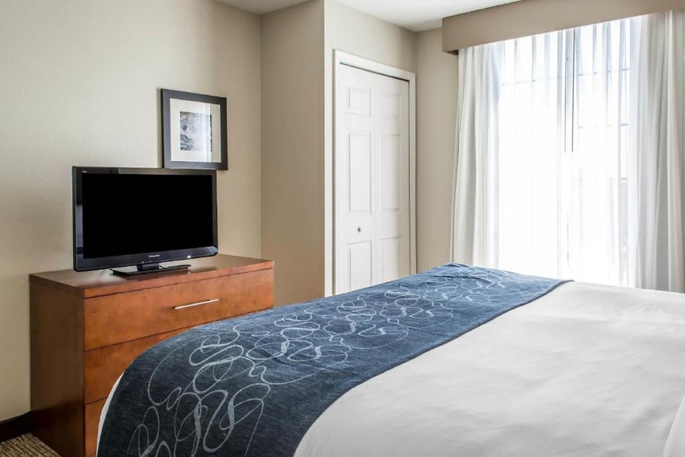 Comfort Suites Near Potomac Mills 24/50