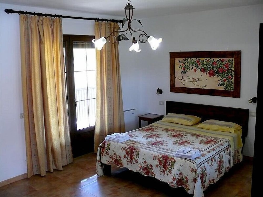 ROOM, TRIPLE