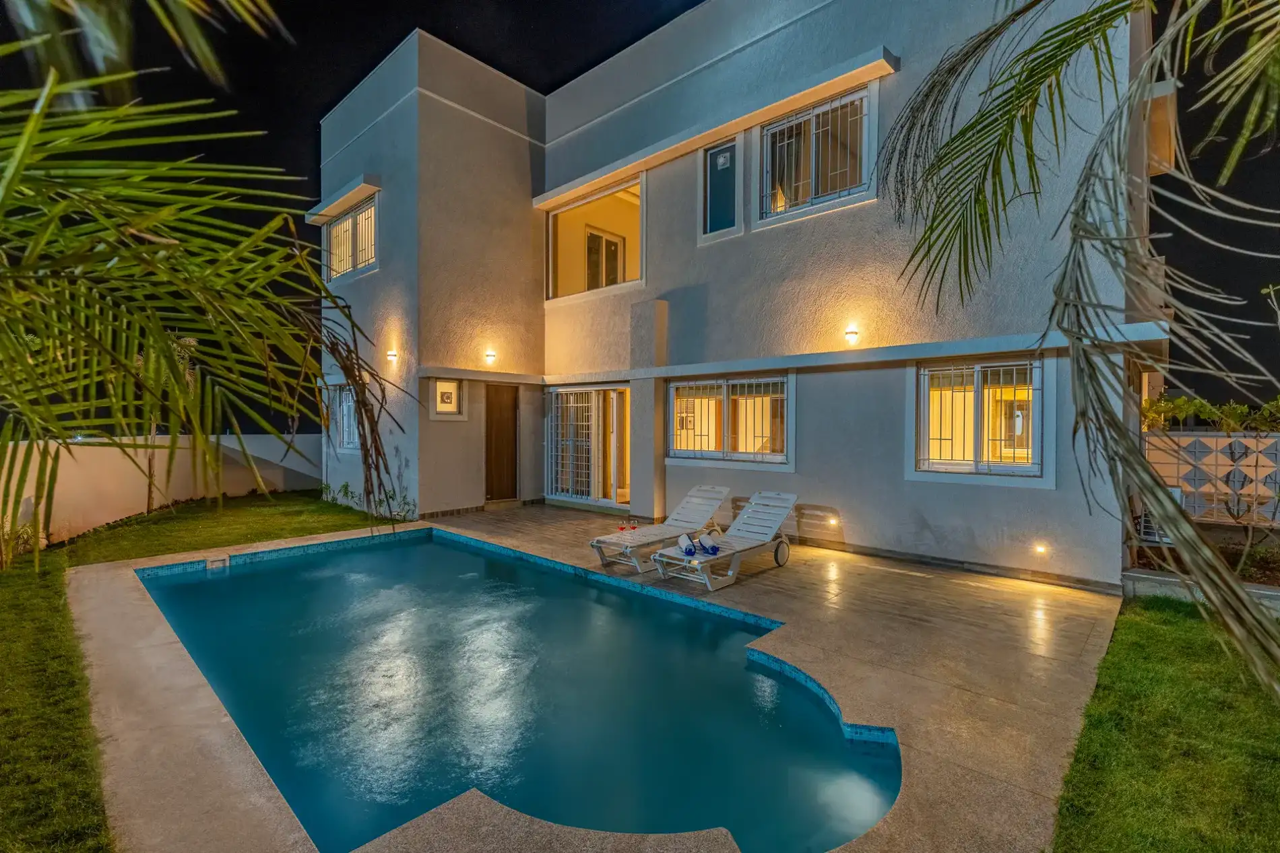 ELIVAAS Luxe 3 BHK with Swimming Pool Shourya Eden 17/21