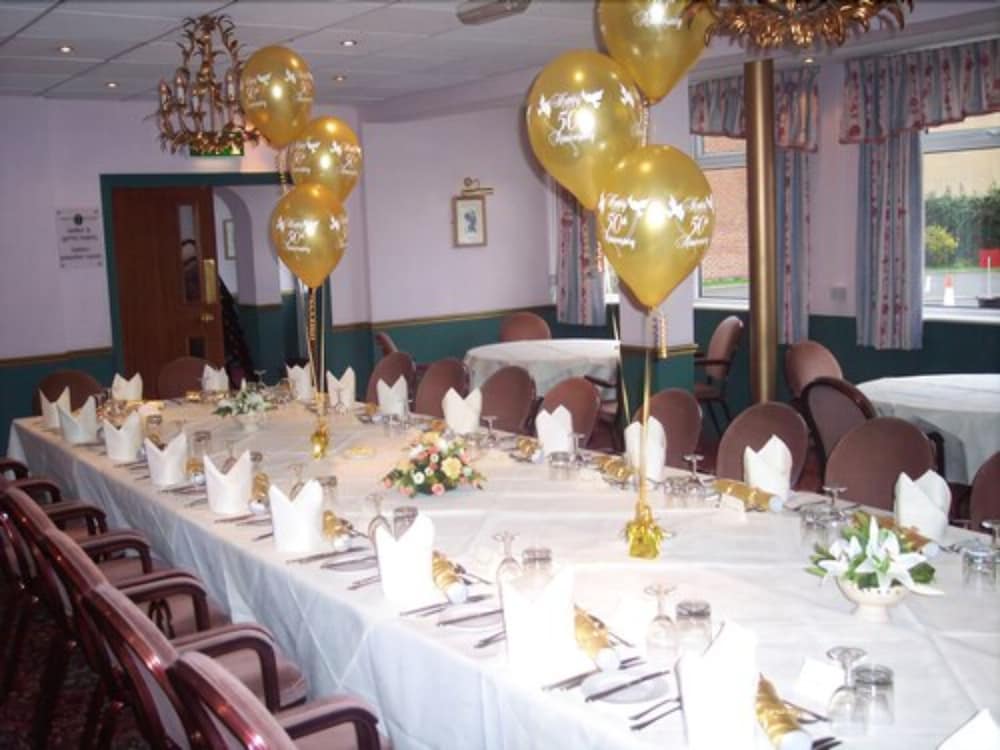 Oliver Cromwell Hotel 32/50