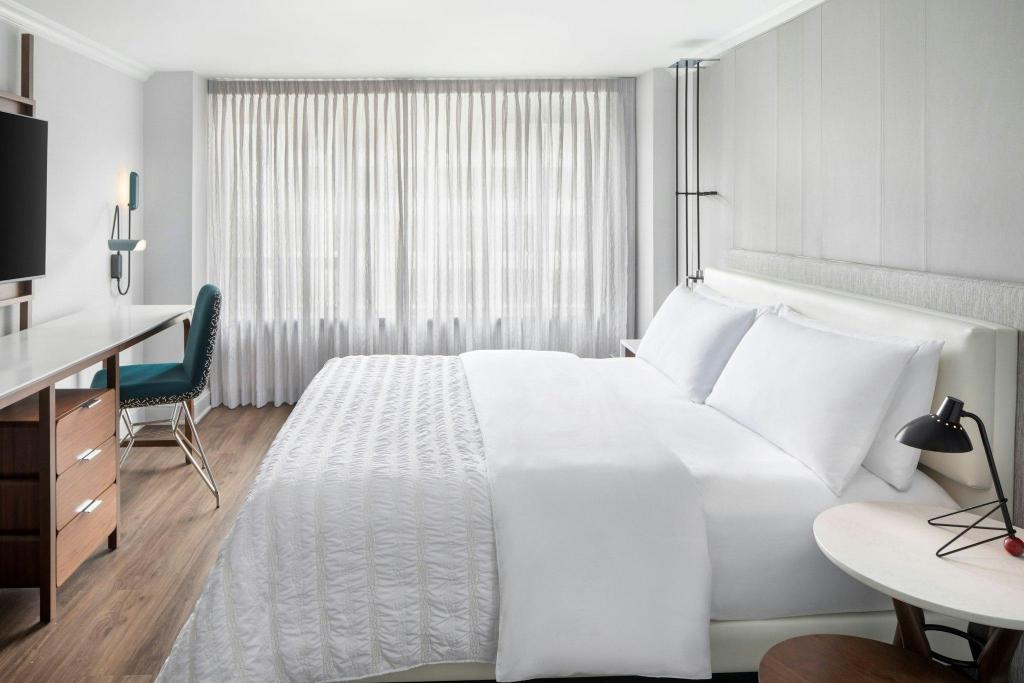 1 Bedroom, Madison, Suite, King Bed, City View, Sofa