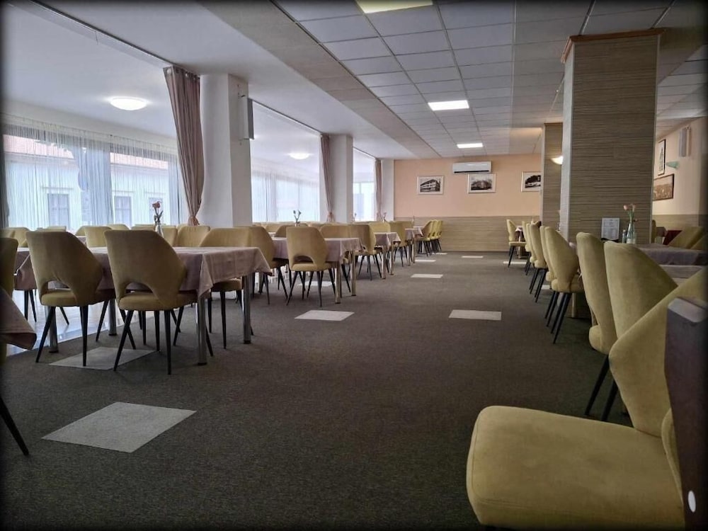 Hotel Unicornis 64/83