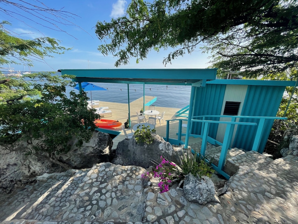 The Vistalmar Ocean View Apartments 5/50