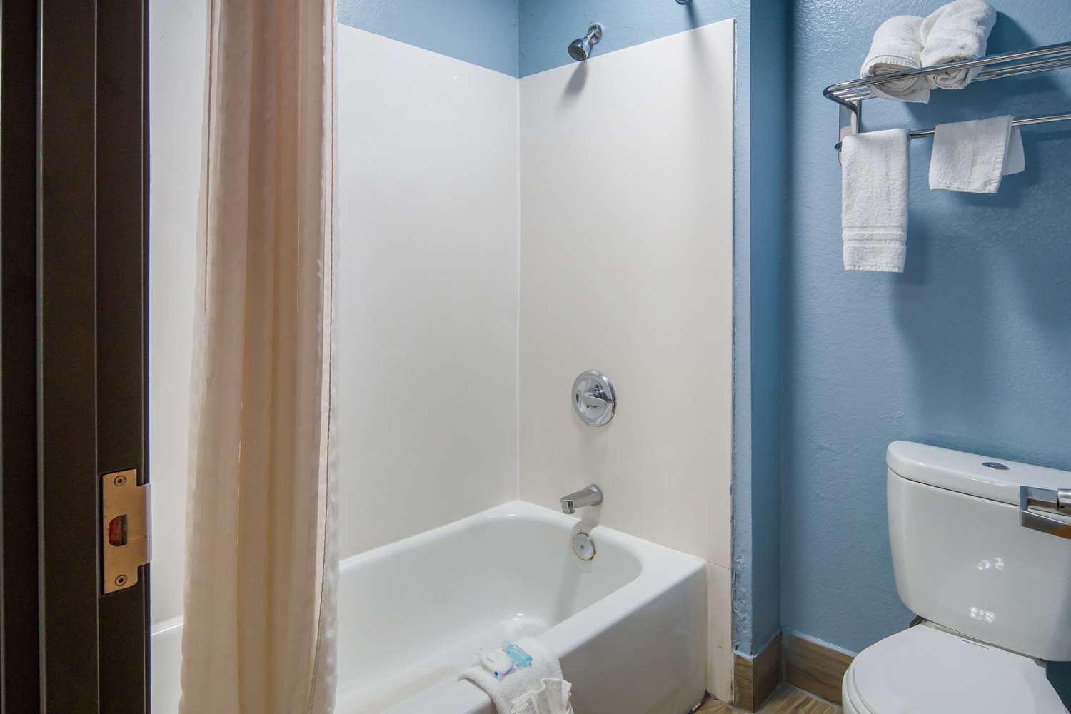 غرفة بسرير كينج للمدخنين، Rodeway Inn Carrollton I-35E 6/6
