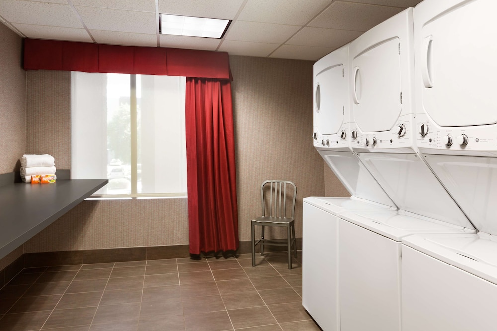 Hampton Inn And Suites Phoenix Glendale Westgate Az 29/65