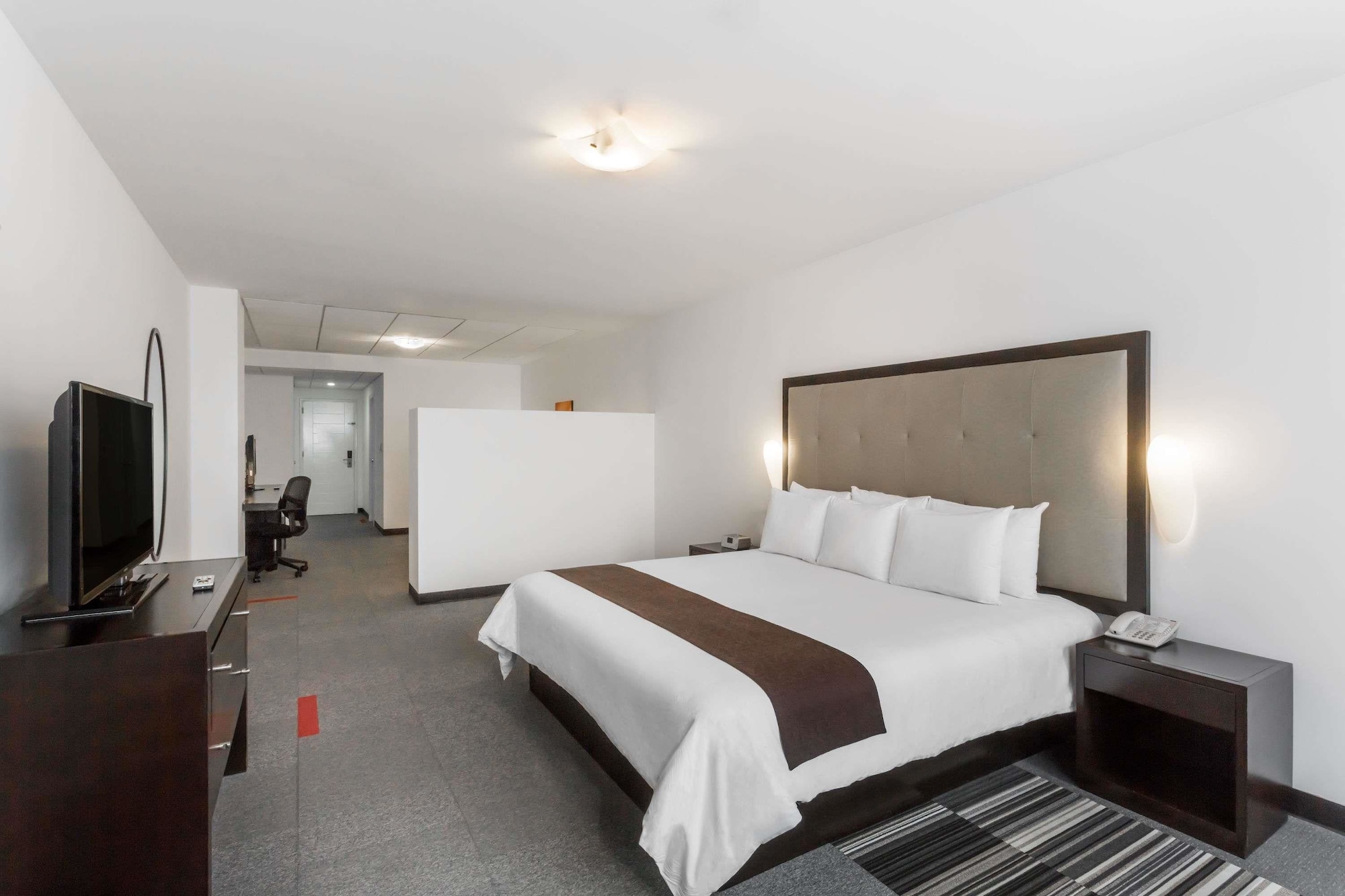SUPERIOR, KING BED