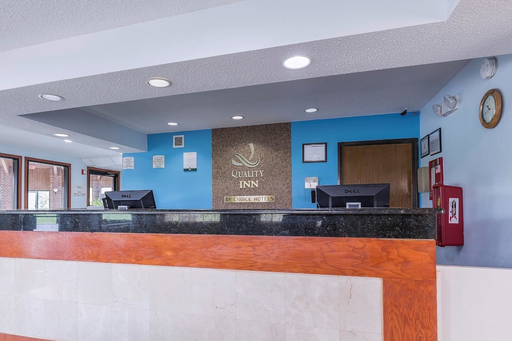 Quality Inn Sycamore - DeKalb 9/43