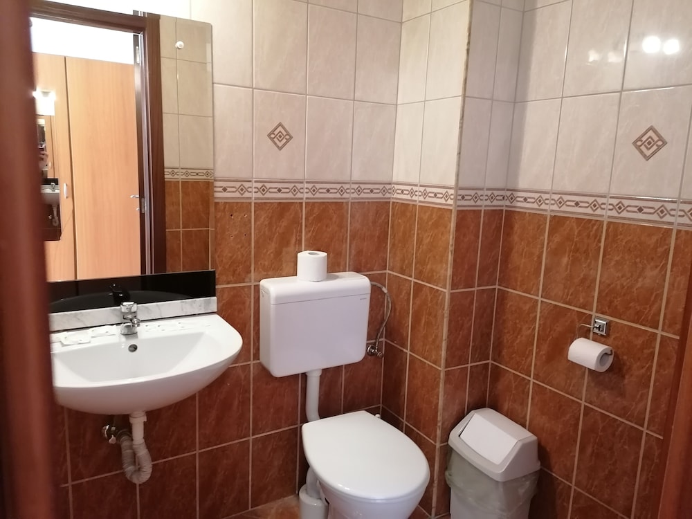 Hotel Ferihegy 30/30