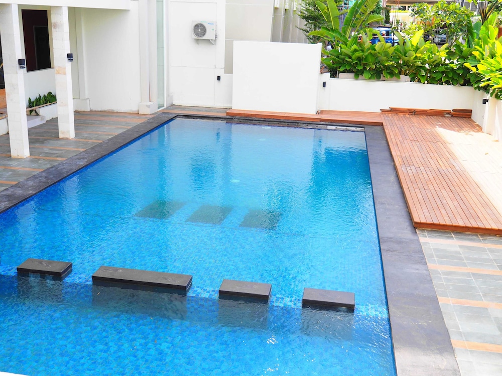 Luminor Hotel Banyuwangi Yos Sudarso 46/70