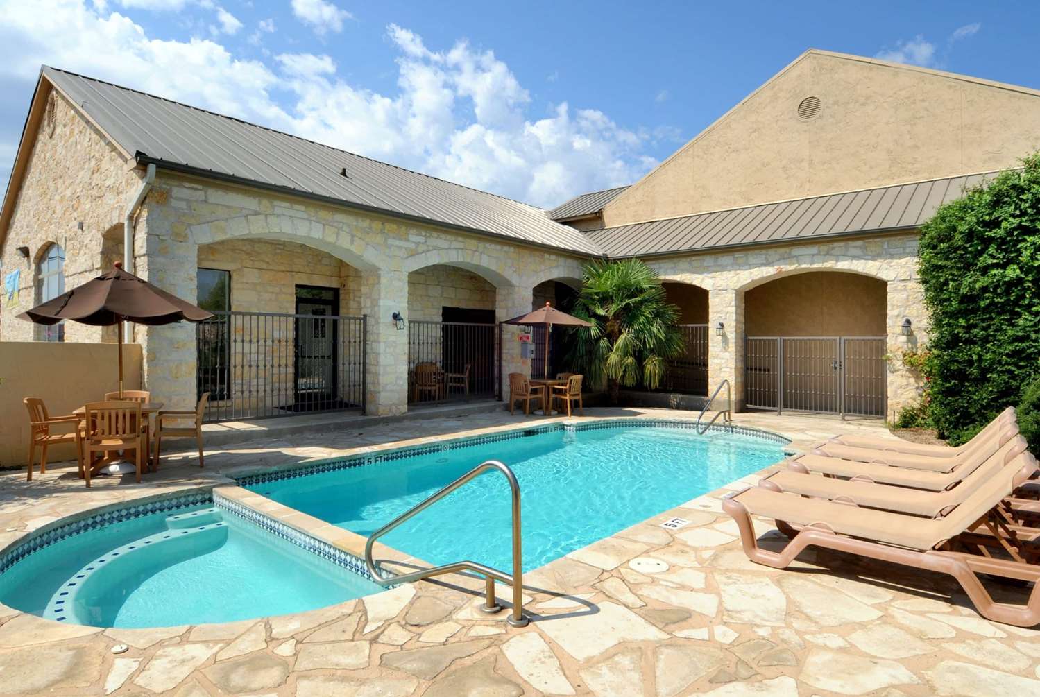 Days Inn Suites Llano 34/36