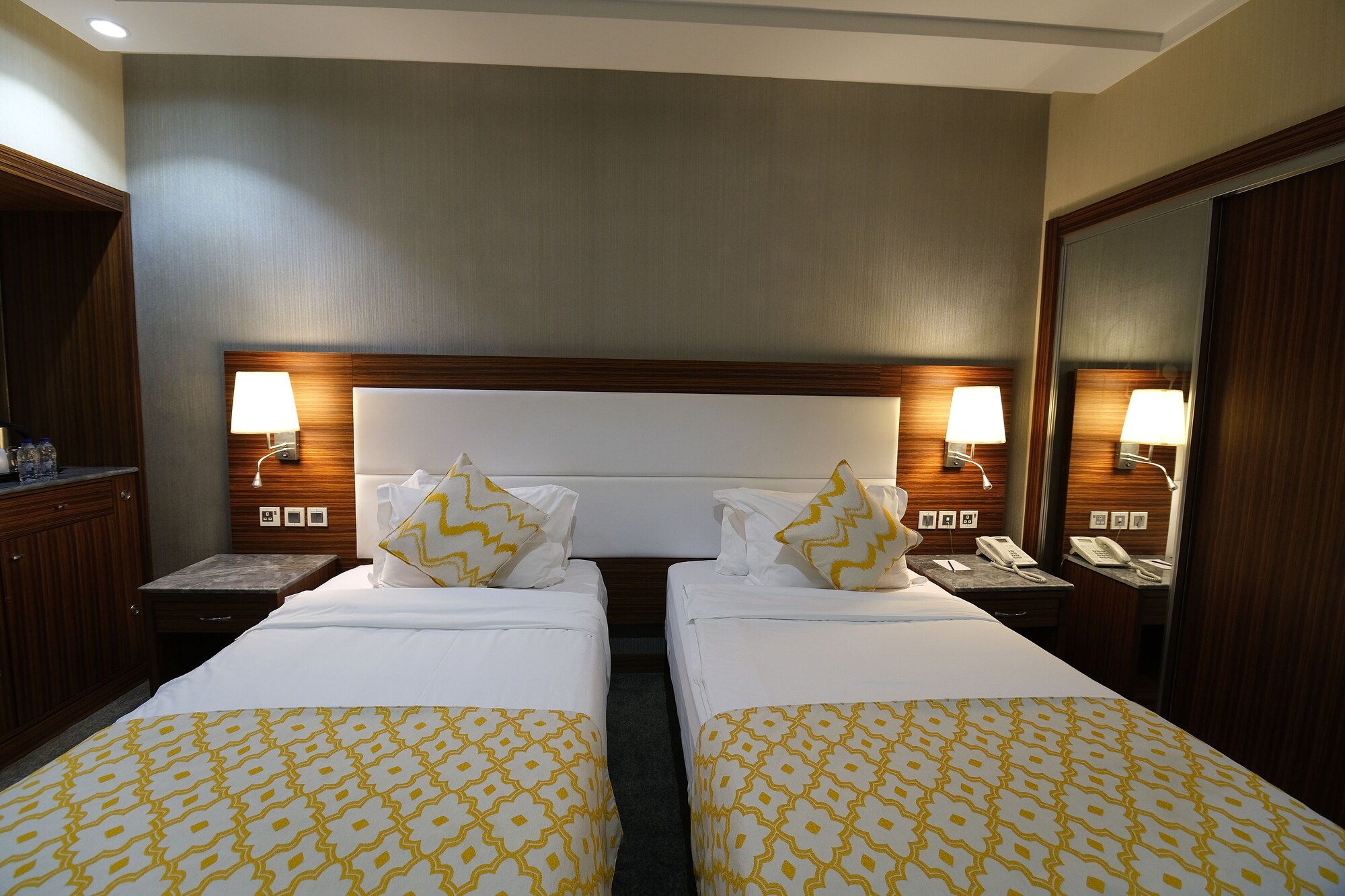 BASIC, TWIN BEDS