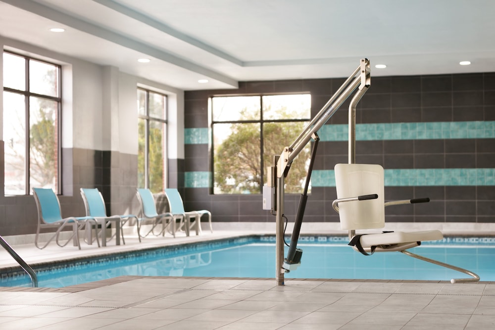 Holiday Inn Express Hotel And Suites Norfolk Airport 36/60