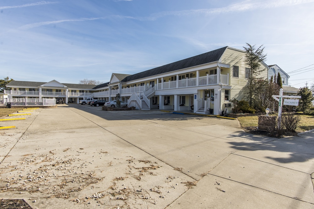 The Beach Club on Madison Avenue 1/34
