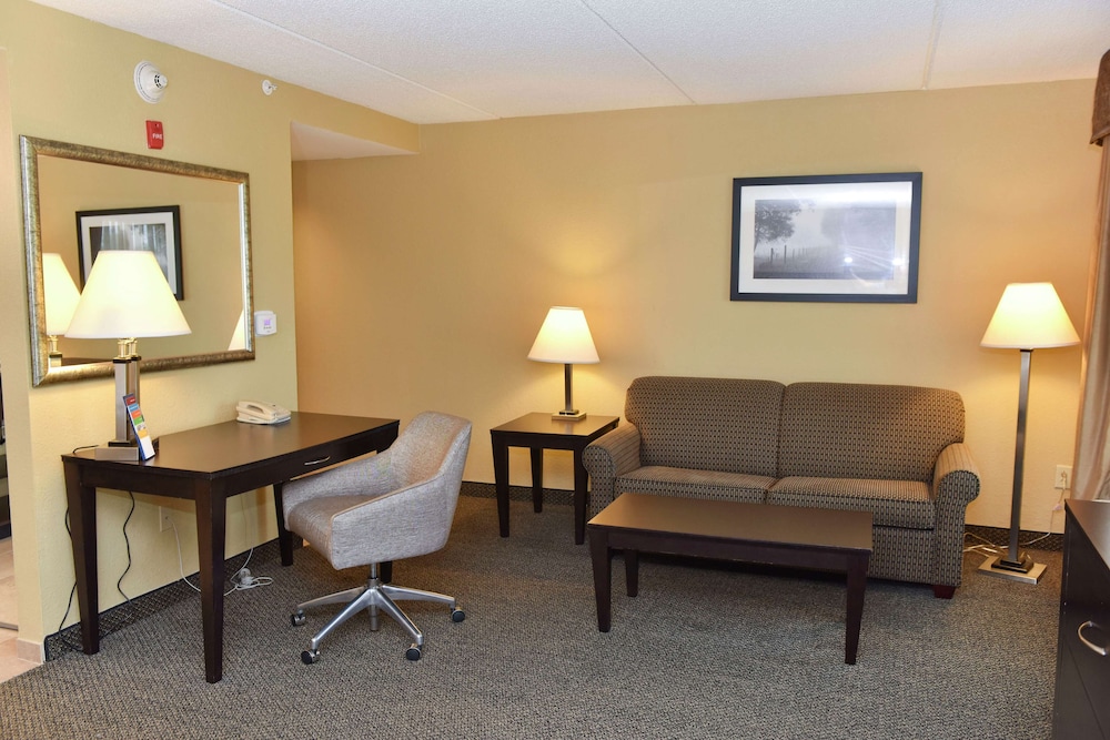Hampton Inn & Suites Alexandria LA 43/47