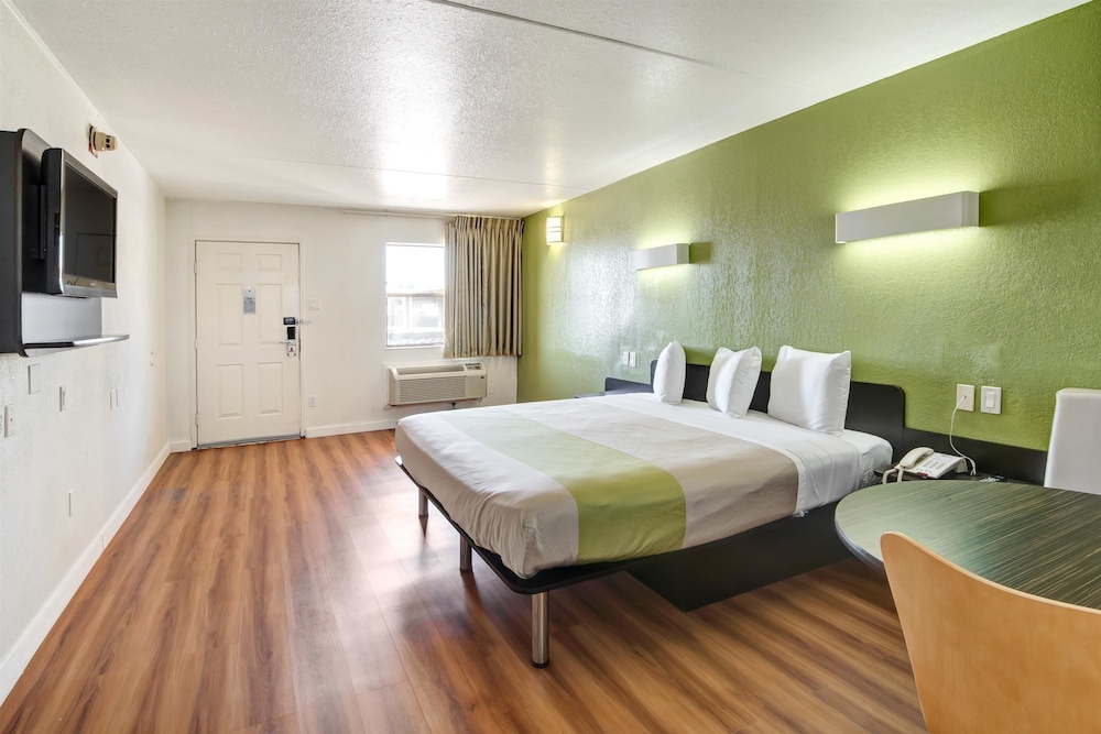 Motel6 Dallas, TX - Forest Lane 16/41