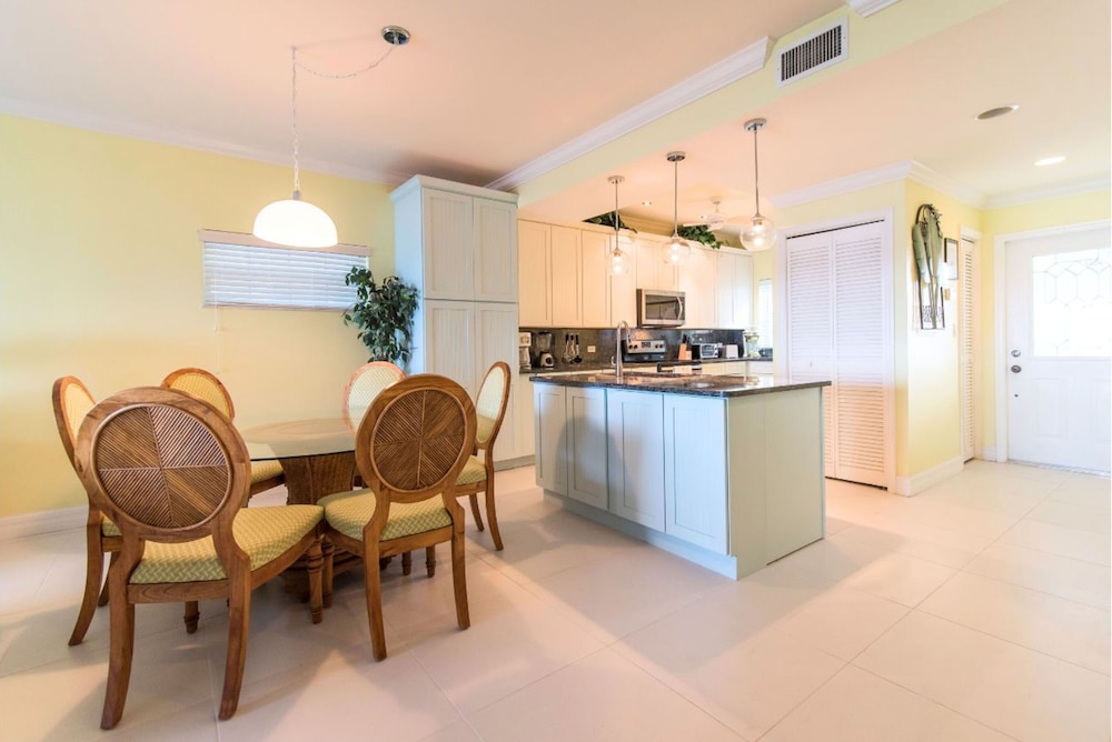 Grandview Condominiums 14/79