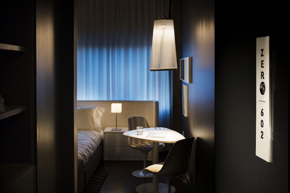 Hotel Zero 1 30/82