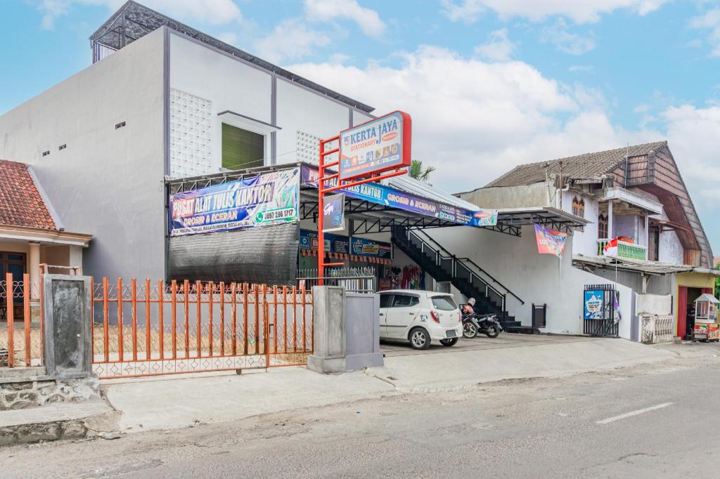Hotel O Penginapan Kertajaya Syariah 16/18