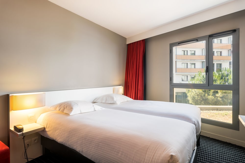 ROOM, TWIN BEDS