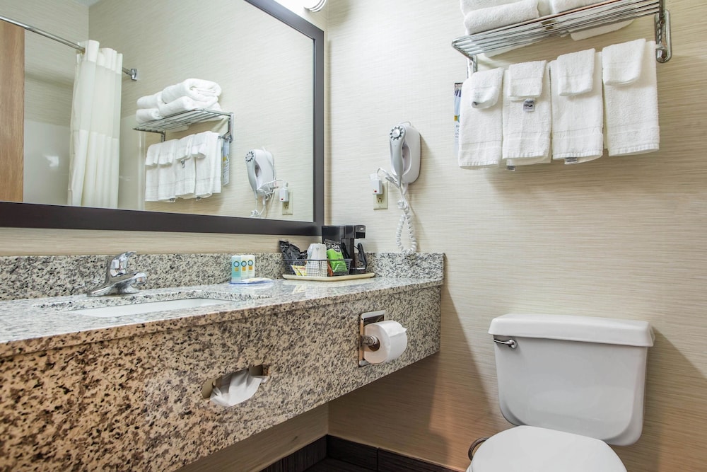Quality Inn & Suites Bloomington I-55 and I-74 39/39