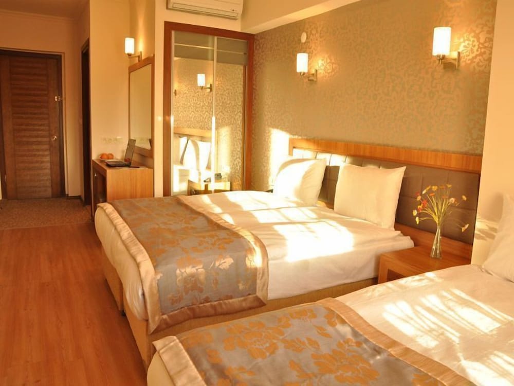 Grand Anzac Hotel 15/33