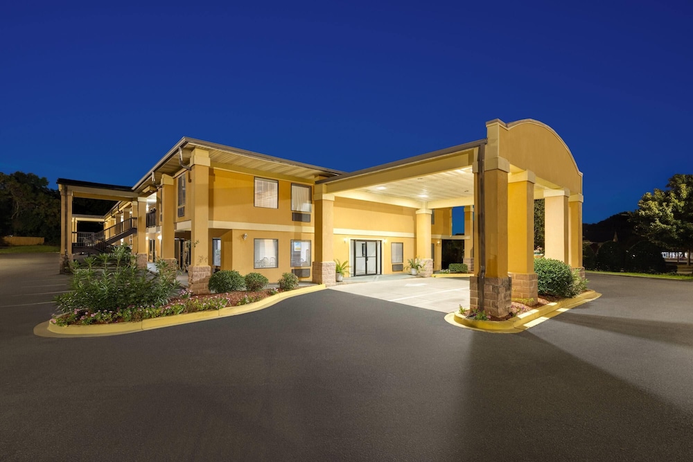 Days Inn By Wyndham North Columbia Ft Jackson 2/50
