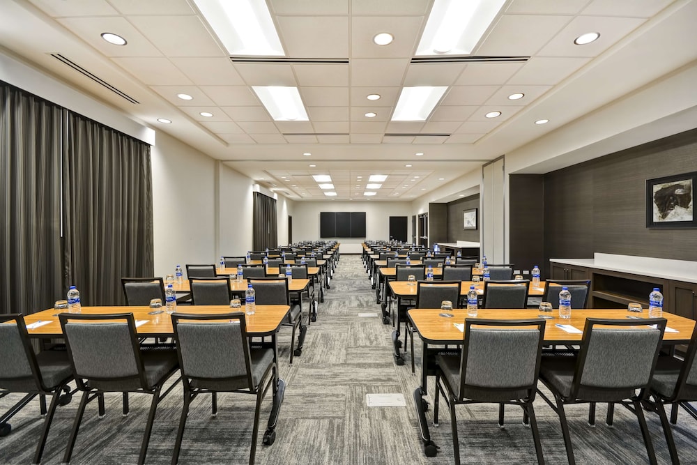 Hyatt Place Fresno 23/28