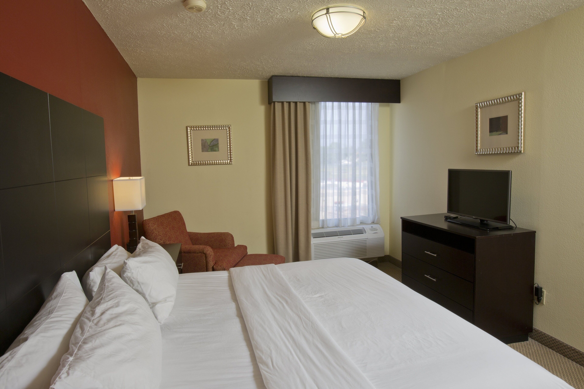 Standard, King Bed, Extra Floor Space