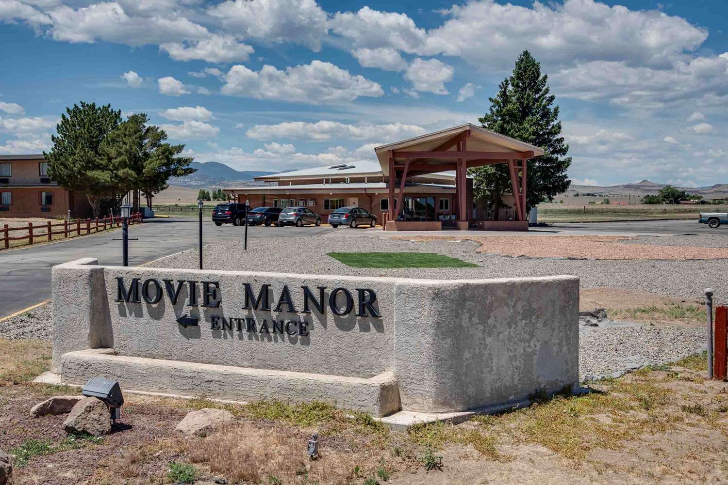 Best Western Movie Manor 20/21