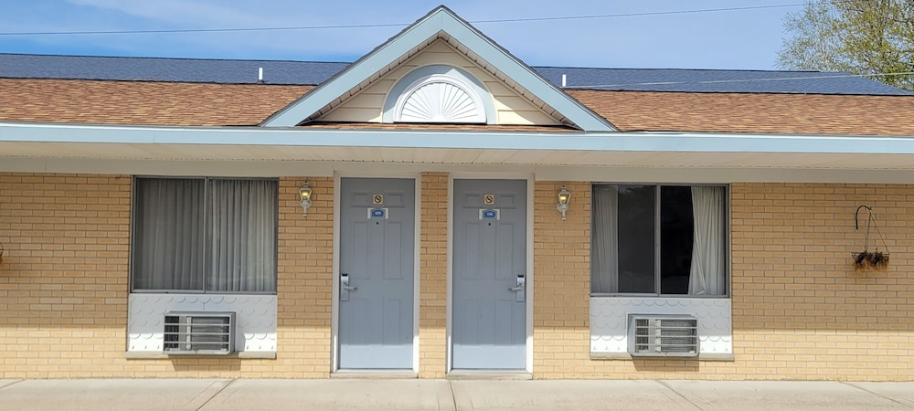 Thunderbird Inn 2/66