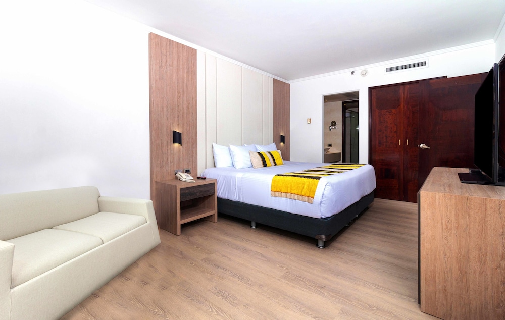 LUXURY, SUITE