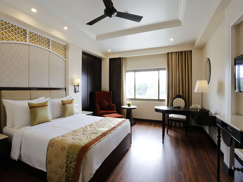 La Place Sarovar Portico Lucknow 15/55