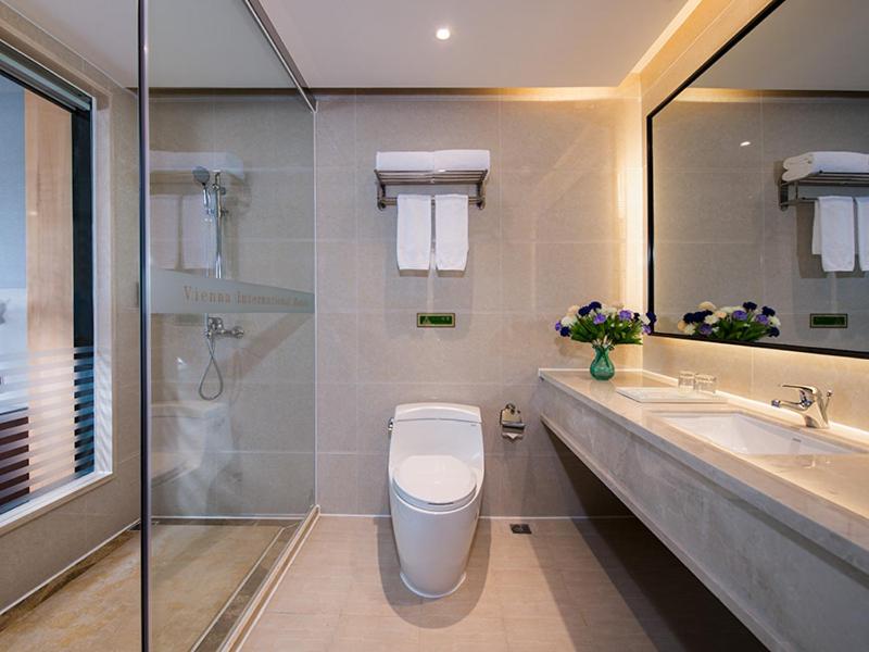 Vienna International Hotel (Foshan Flower World) 50/51