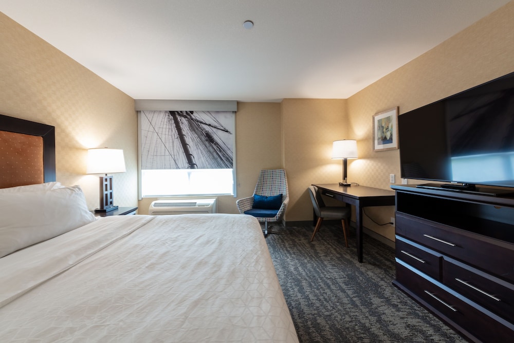 Holiday Inn Express Suites Riverport 10/76