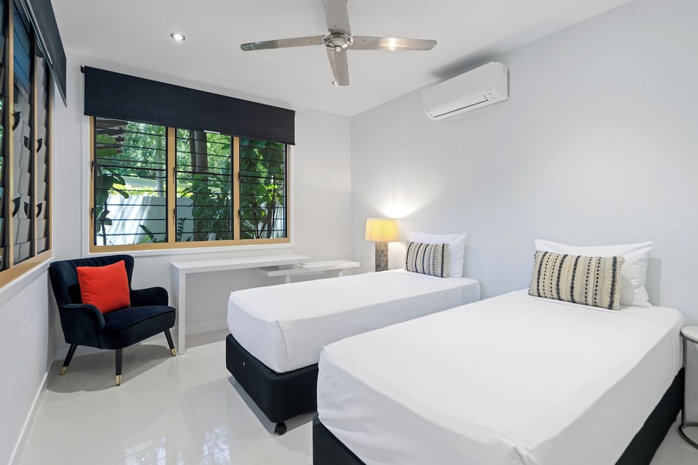 SANCTUARY PALM COVE 18/50