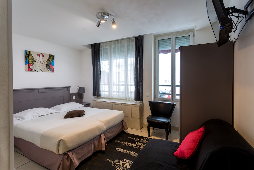 HOTEL DE L EUROPE 33/44