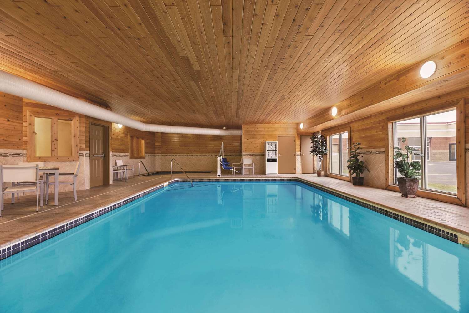 Country Inn Suites By Radisson Forest Lake Mn 23/37
