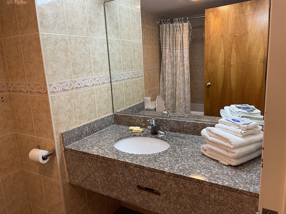Sea Palace Inn 69/70