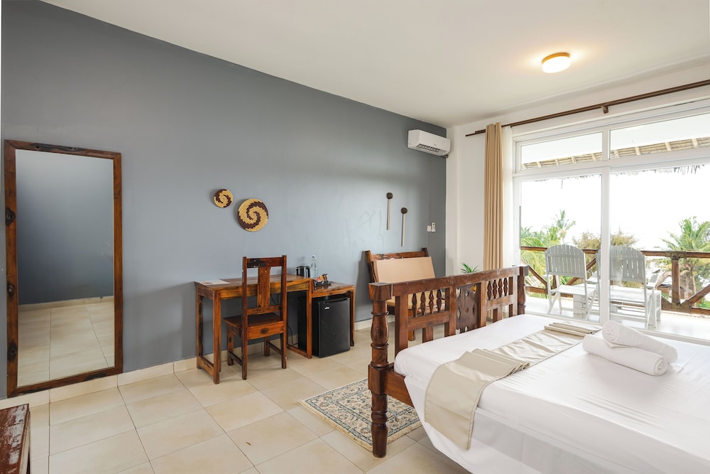 DELUXE, DOUBLE BED, GARDEN VIEW