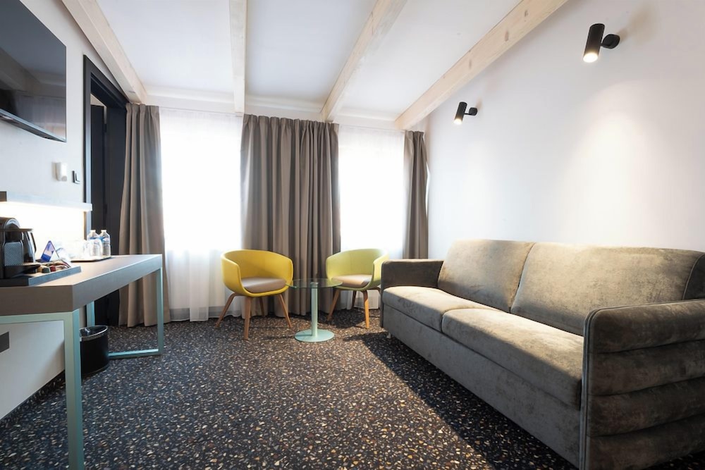 Ea Embassy Prague Hotel Formerly Euroagentur Art Embassy 25/45