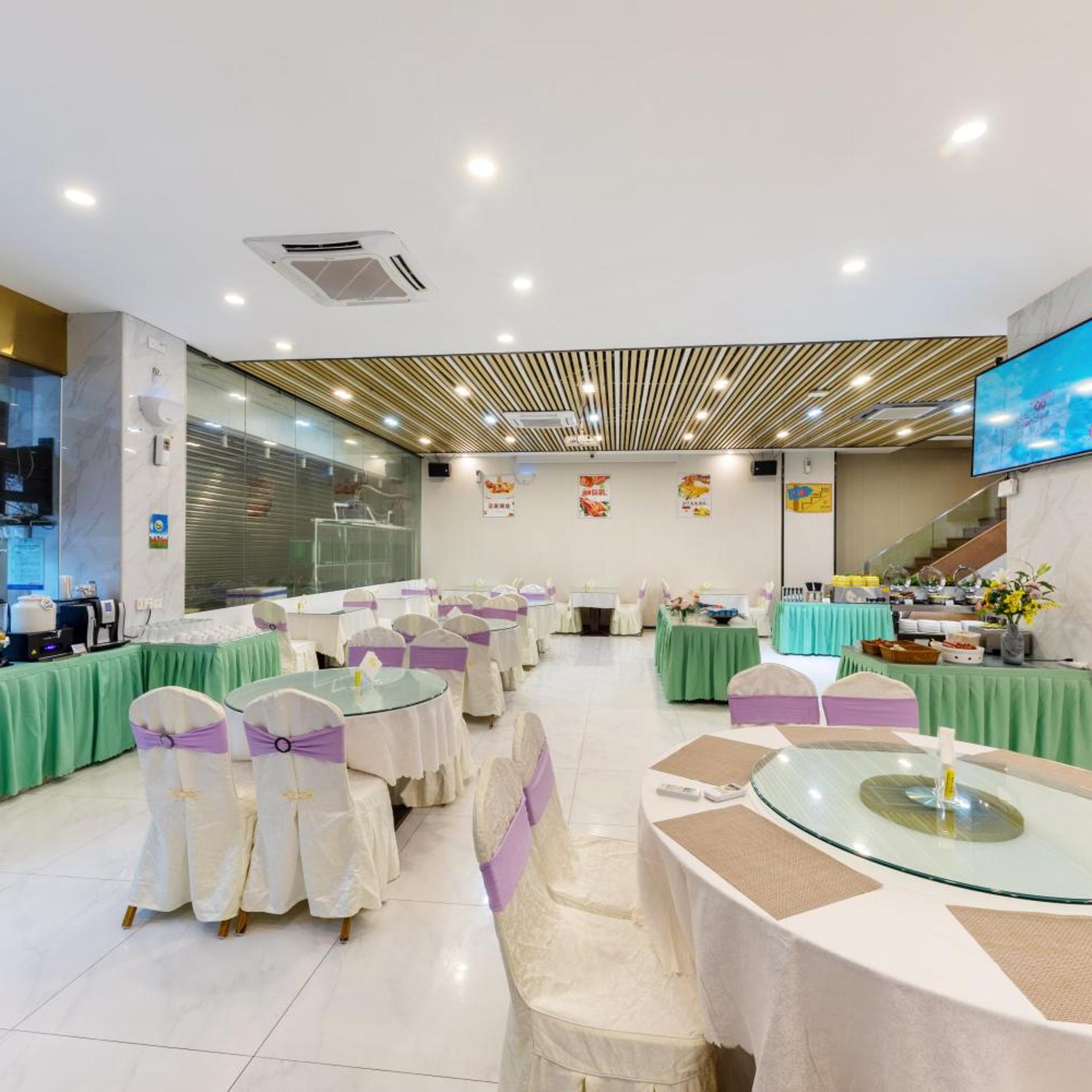 Qian Hai Holiday Hotel 55/68