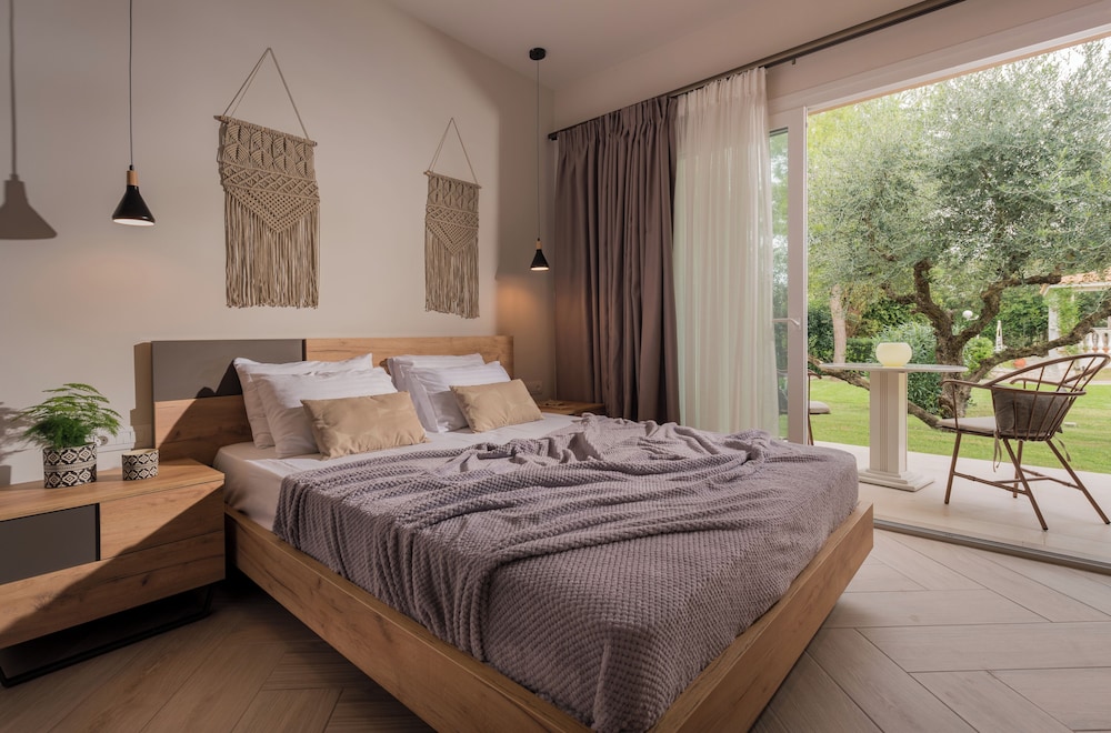 Aeolos Boutique Hotel & Suites 30/65