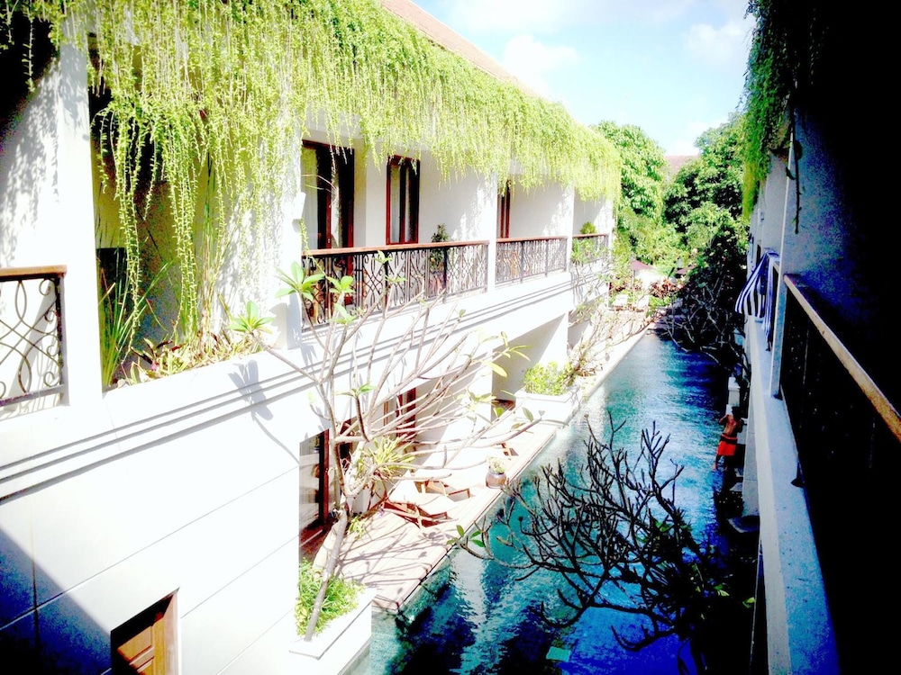 Seminyak Lagoon All Suites Hotel 5/47