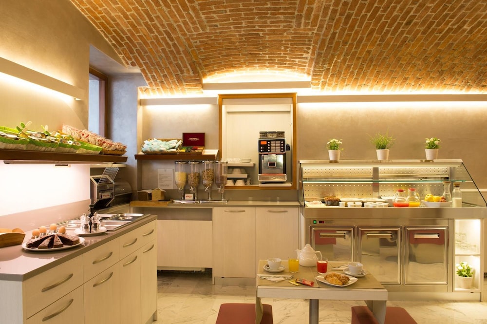 HOTEL IDEALE 38/44