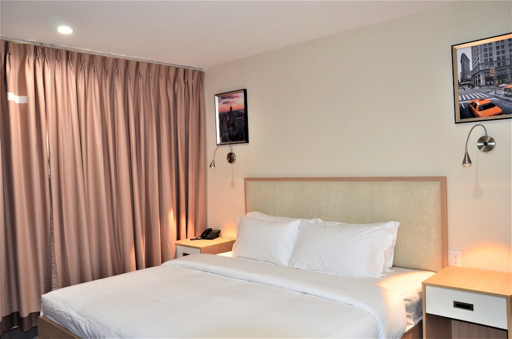Lic Plaza Hotel 6/18