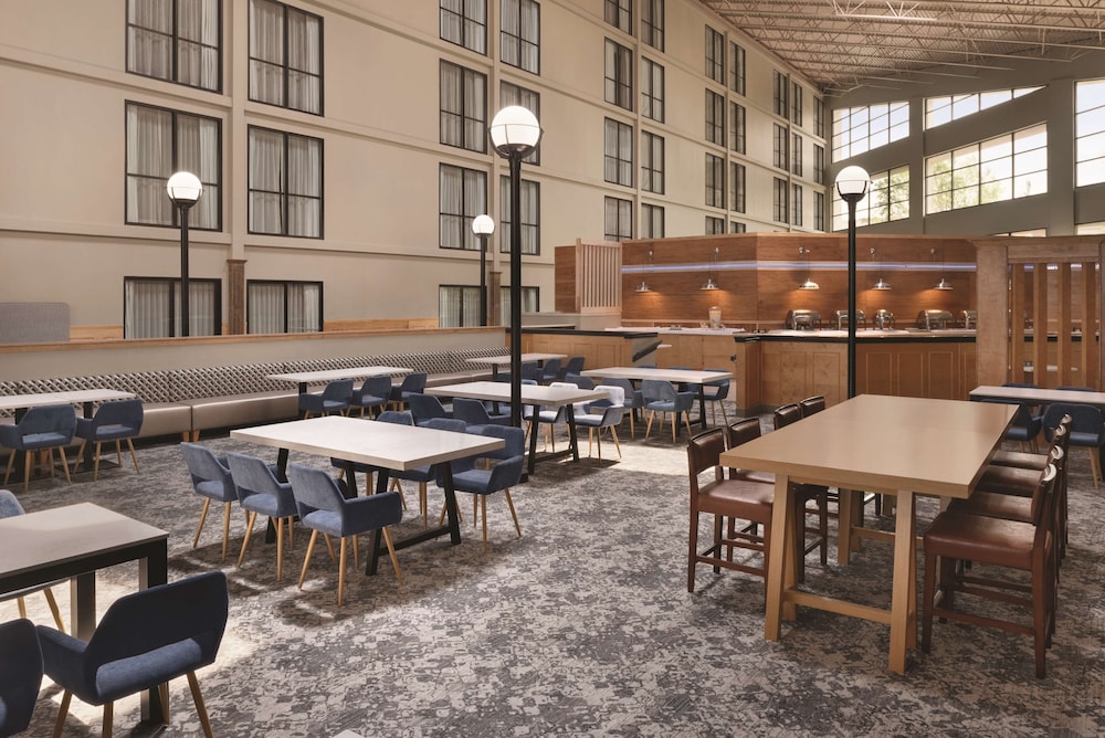 Urbana Hotel and Conference Center 26/35