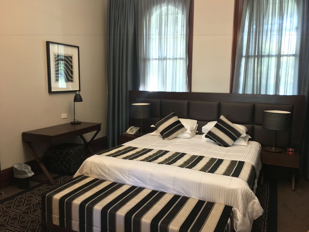 AVONMORE ON THE PARK BOUTIQUE HOTEL 20/39