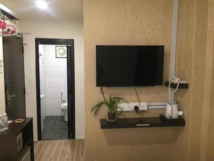 7 Hotel 2/11