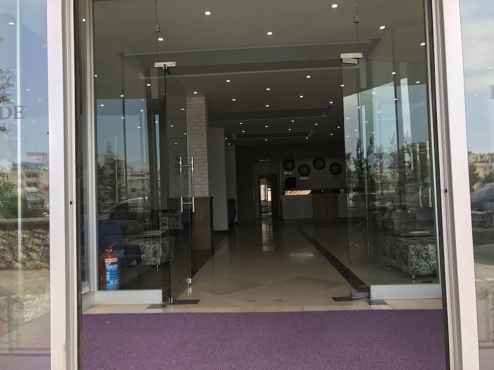 Hande Hotel 36/60